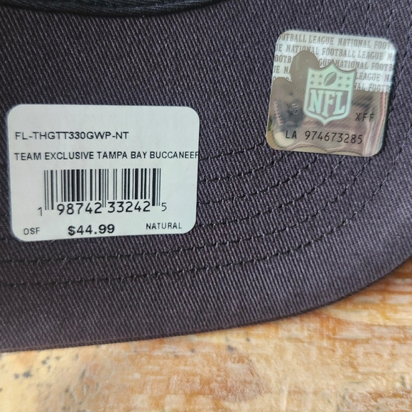 Buccaneers Adjustable Cap - Picture 2 of 12